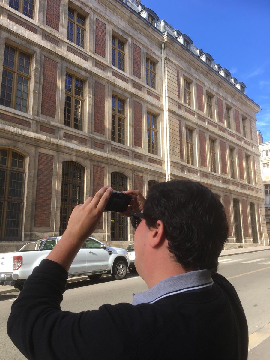 AlexisDsx's tweet photo. Visite du Grand Commun ce matin sous le soleil brillant #JEP2018 #GrandCommun. Content d’avoir brièvement discuté @ls_berger ! Bon weekend versaillais https://t.co/NBEAm5SvtR