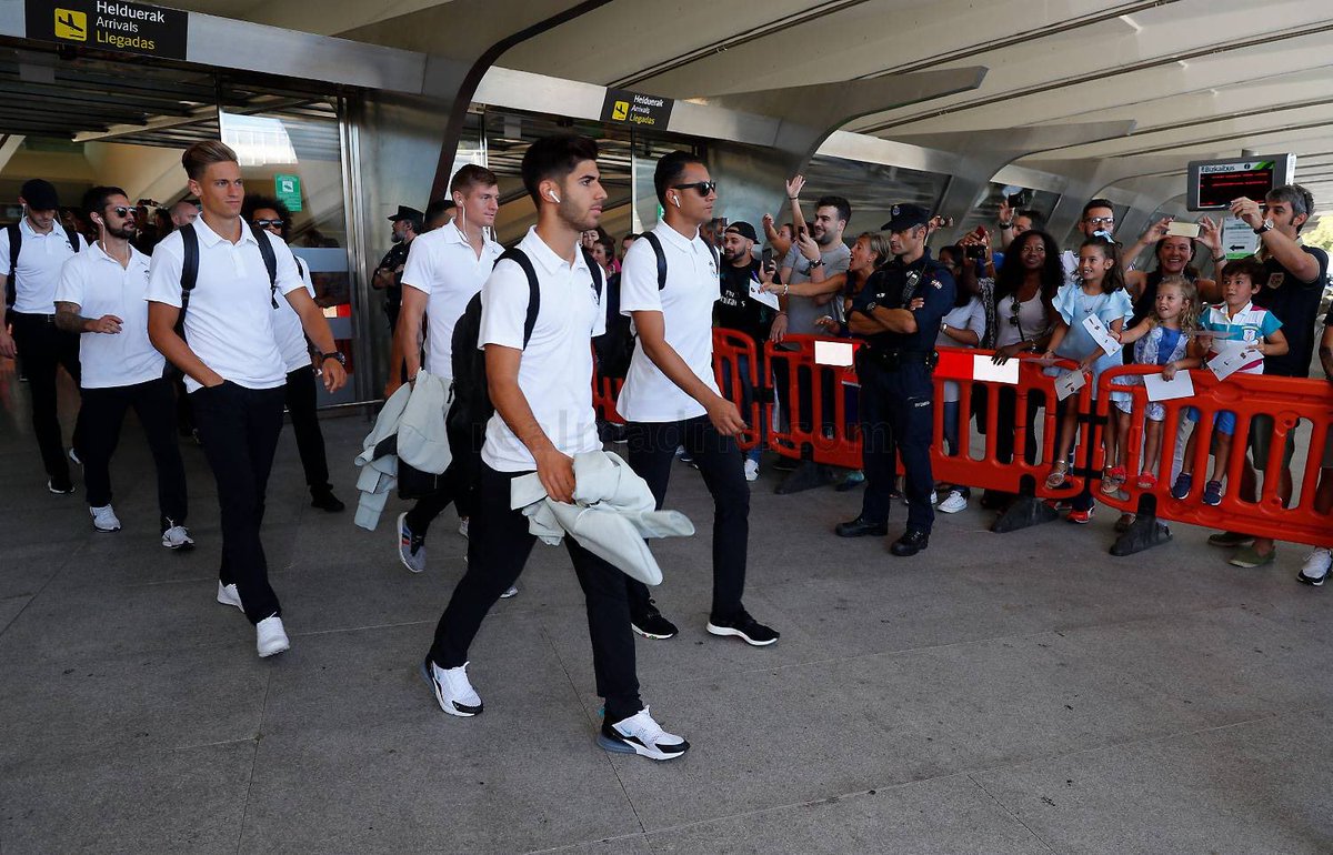 RMadridInfo's tweet photo. Bilbao | The Real Madrid squad have arrived in Bilbao ahead of tonight's LaLiga Matchday 4 meeting against Athletic. https://t.co/52rpM91Qdq