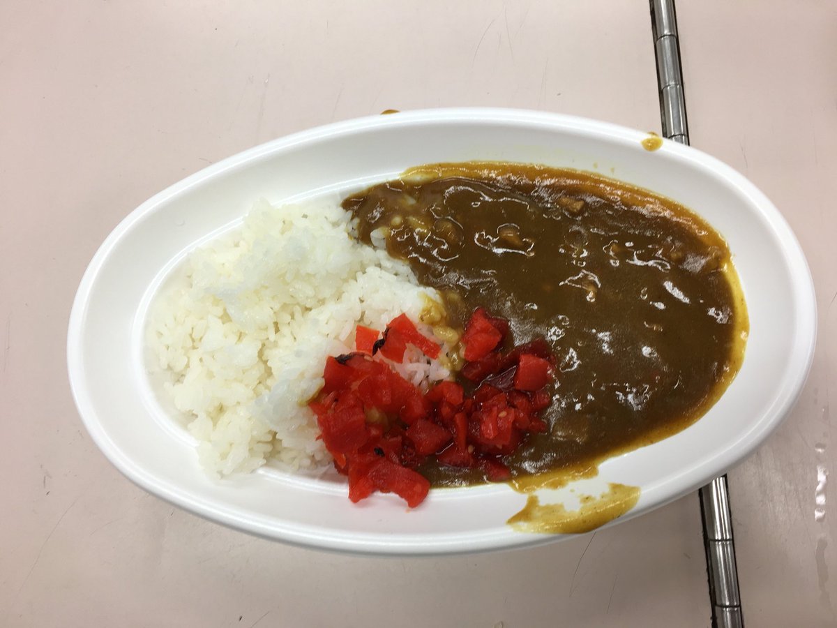 3710es's tweet photo. 今日は常盤台小学校の方へ行き投影をさせていただきました！子供達がとても楽しんでくれていたので嬉しかったです¨̮ )
またカレーも頂けました！
ありがとうございました！<(_ _)> https://t.co/zCjPyT5ClY