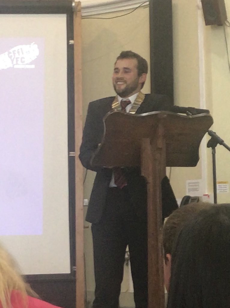 Llongyfarchiadau mawr @DafyddJ04863319 ar gael dy enwi’n Gadeirydd <a href="/CFfICymru/">CFfI Cymru</a> Pob lwc yn dy flwyddyn! #cadeirydd #poblwc #joia