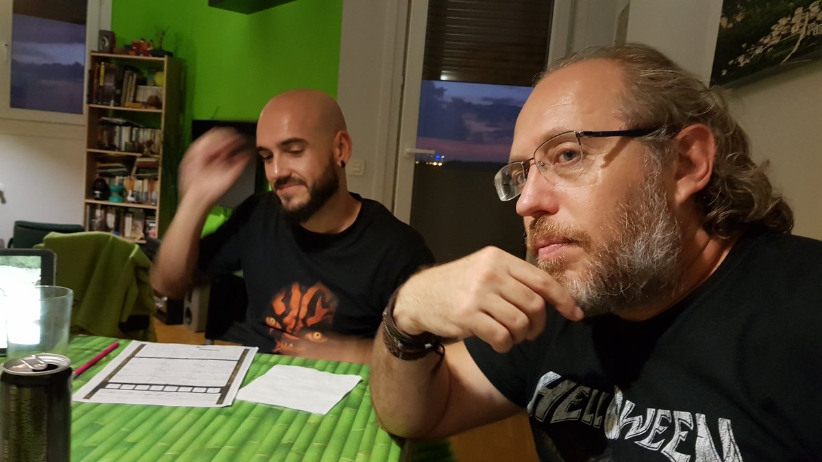 irealo2's tweet photo. Equipazo de campaña #Symbaroum!!! Siempre es un placer compartir hazañas y fechorías con vosotros 😁 Un especial agradecimiento al Máster, Oh, @pepepedraz, ¡cuyo curro es inconmensurable!
Apuñalada, pero feliz (y espantada). https://t.co/nfLbVDQ3KW