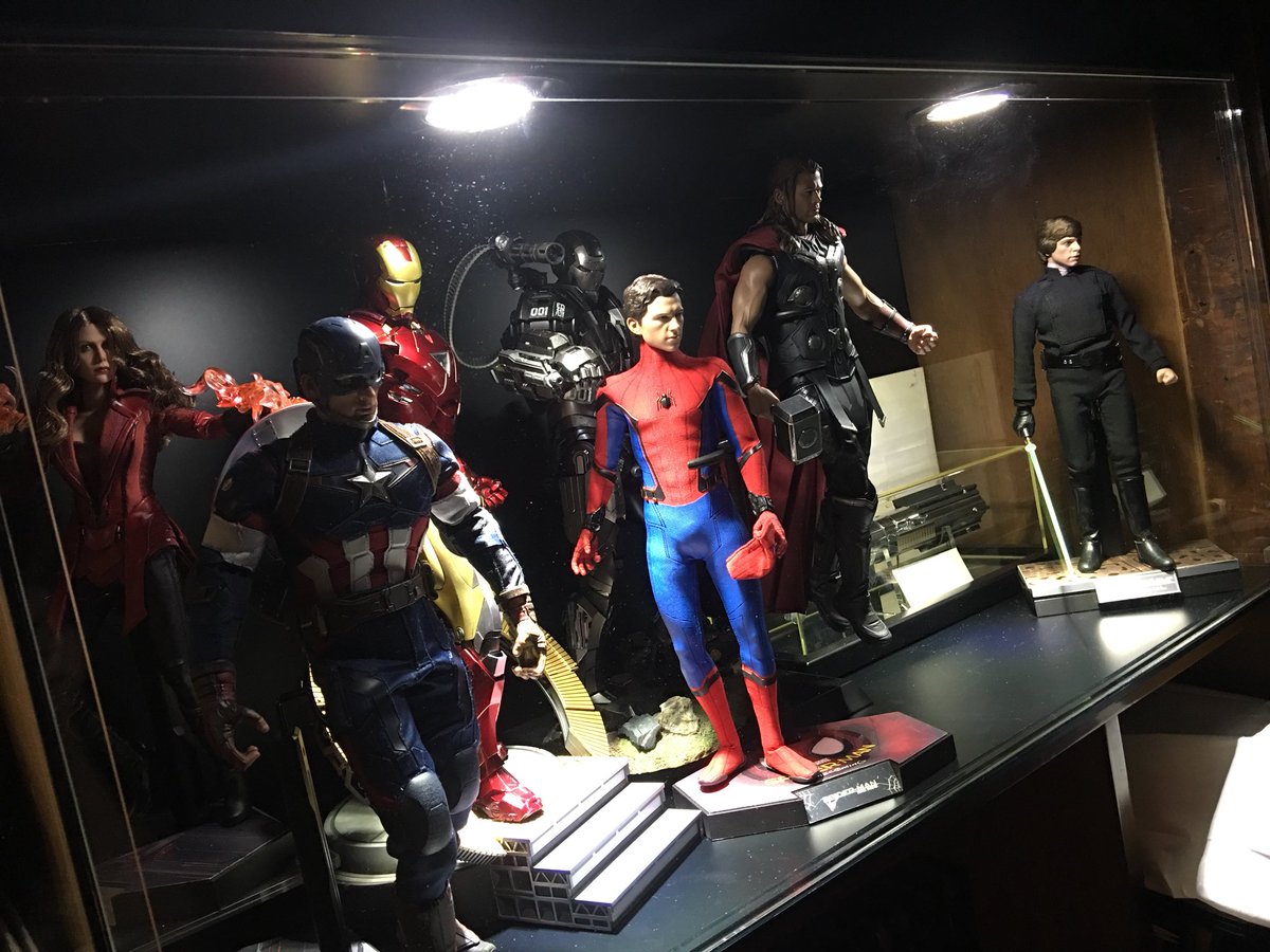 祐 ヨメテラスさんでオーダしていたアクリルケースが届きました 今までワイドケースを持ってなかったので これでようやく複数体並べて飾る事が出来るようになりました 予約しているインフィニティウォーのメンバーが届けば並べる予定 ヨメテラス