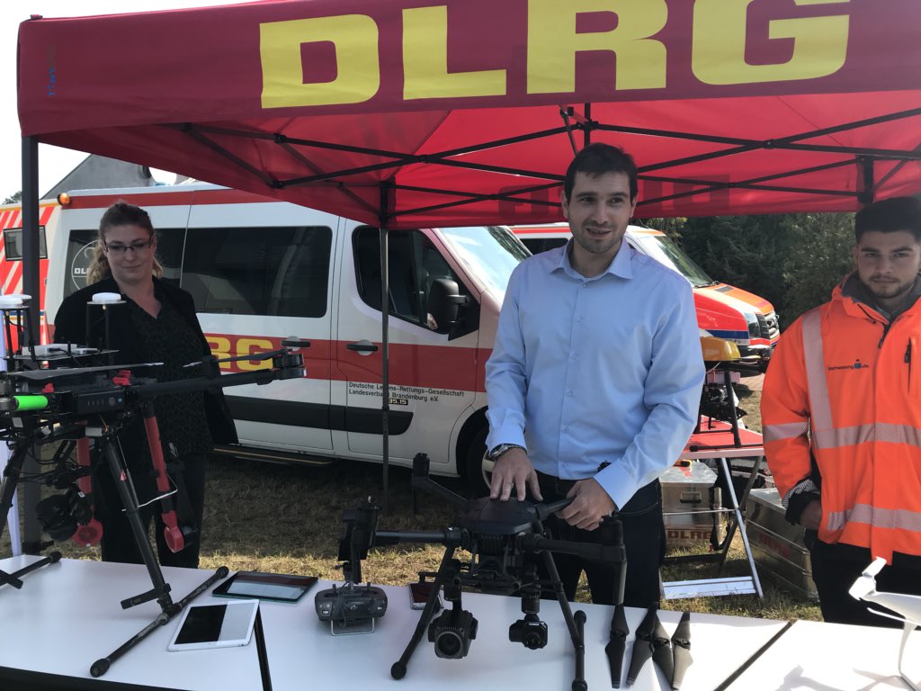 GISIQ's tweet photo. Vom Drohnenflug zu #LiveLage in mobiler #Führungsstelle bis zu Bildverarbeitung; @CommandX @Esri_de und #Vermessung3D zeigen den kompletten Prozess auf dem Tag der offfenen Tür #LSTE https://t.co/VHK5HkJ8em