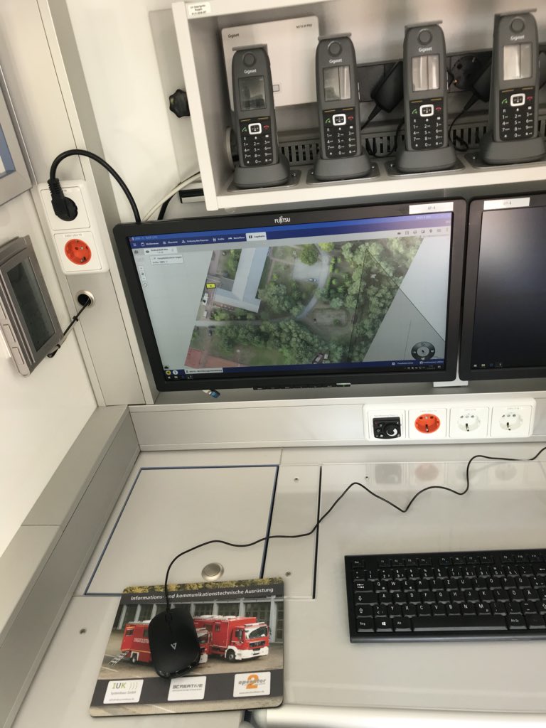 GISIQ's tweet photo. Vom Drohnenflug zu #LiveLage in mobiler #Führungsstelle bis zu Bildverarbeitung; @CommandX @Esri_de und #Vermessung3D zeigen den kompletten Prozess auf dem Tag der offfenen Tür #LSTE https://t.co/VHK5HkJ8em