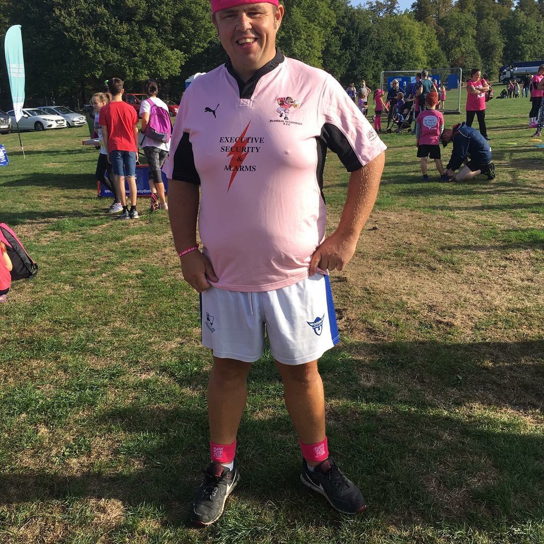 Littlemorerfc's tweet photo. ⚪️🔵 An absolute HUGE WELL DONE to all those participating in today’s @CR_UK #PrettyMuddy particularly those from @Littlemorerfc Junior section-and our very own Chairman, Marc West &amp; his family. #MiniMudders #Oxfordshire #Rugby #RugbyFamily https://t.co/4aMMRGdoJ9