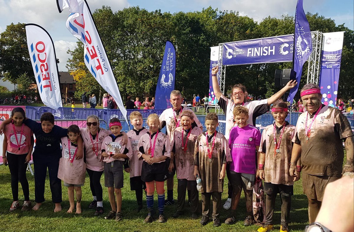 Littlemorerfc's tweet photo. ⚪️🔵 An absolute HUGE WELL DONE to all those participating in today’s @CR_UK #PrettyMuddy particularly those from @Littlemorerfc Junior section-and our very own Chairman, Marc West &amp; his family. #MiniMudders #Oxfordshire #Rugby #RugbyFamily https://t.co/4aMMRGdoJ9