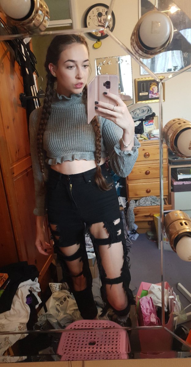 angelbaitss's tweet photo. I need some jeans with these rips #junkrabbit #streamer #twitch https://t.co/jCXuCAHvmU