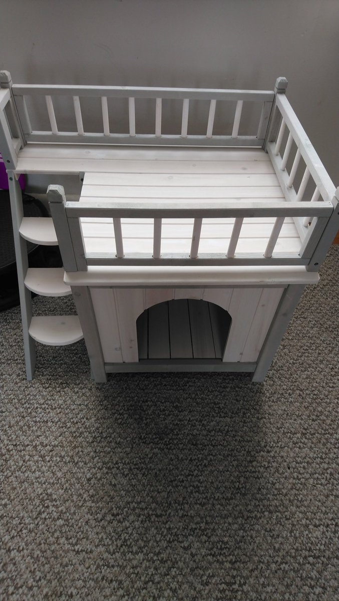 emblue42's tweet image. The best flat pack I've ever encountered. The screws are organised! #flatpack #nothingmissing #pethouse