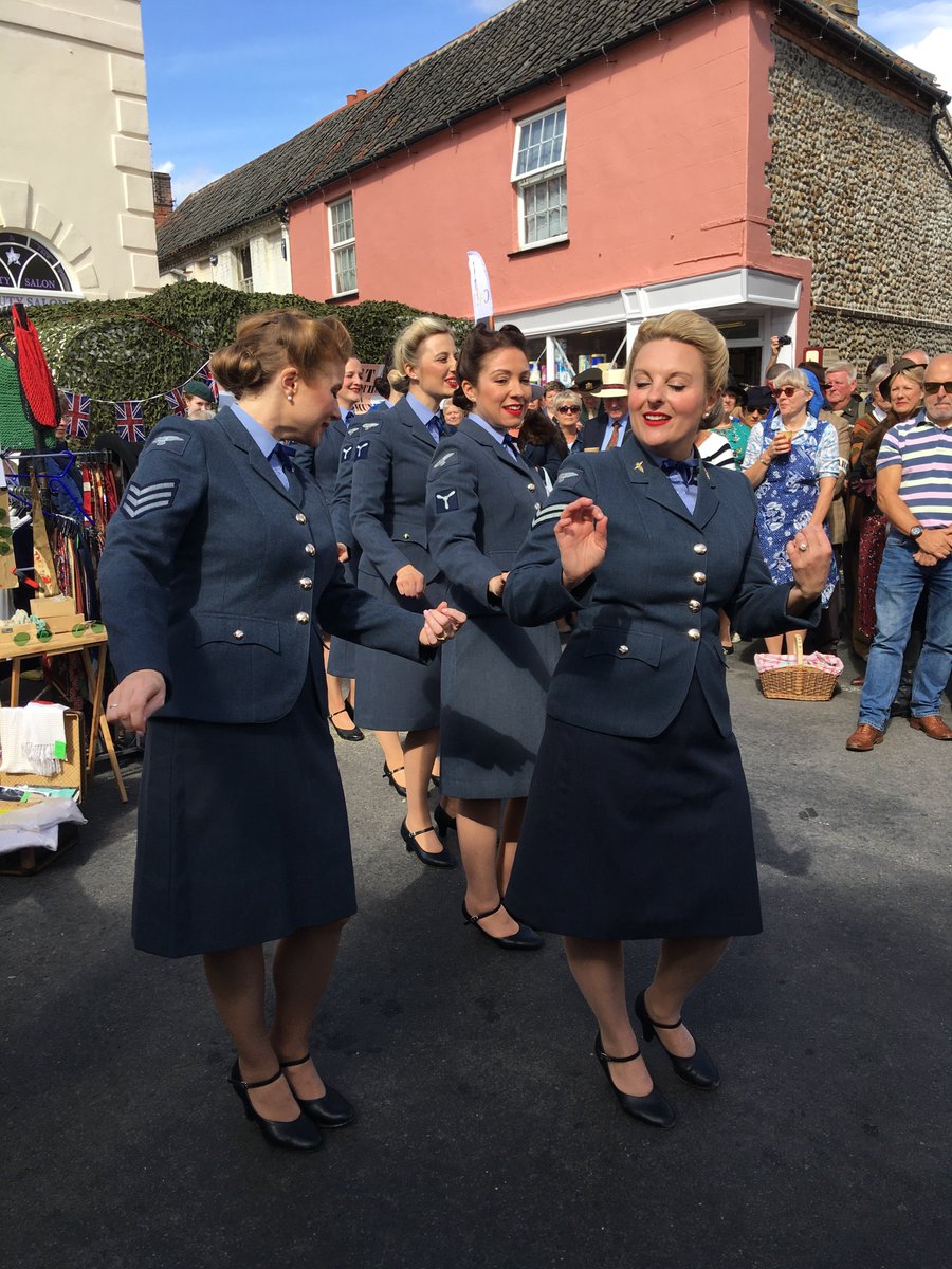 Holt 1940s Weekend tweet media