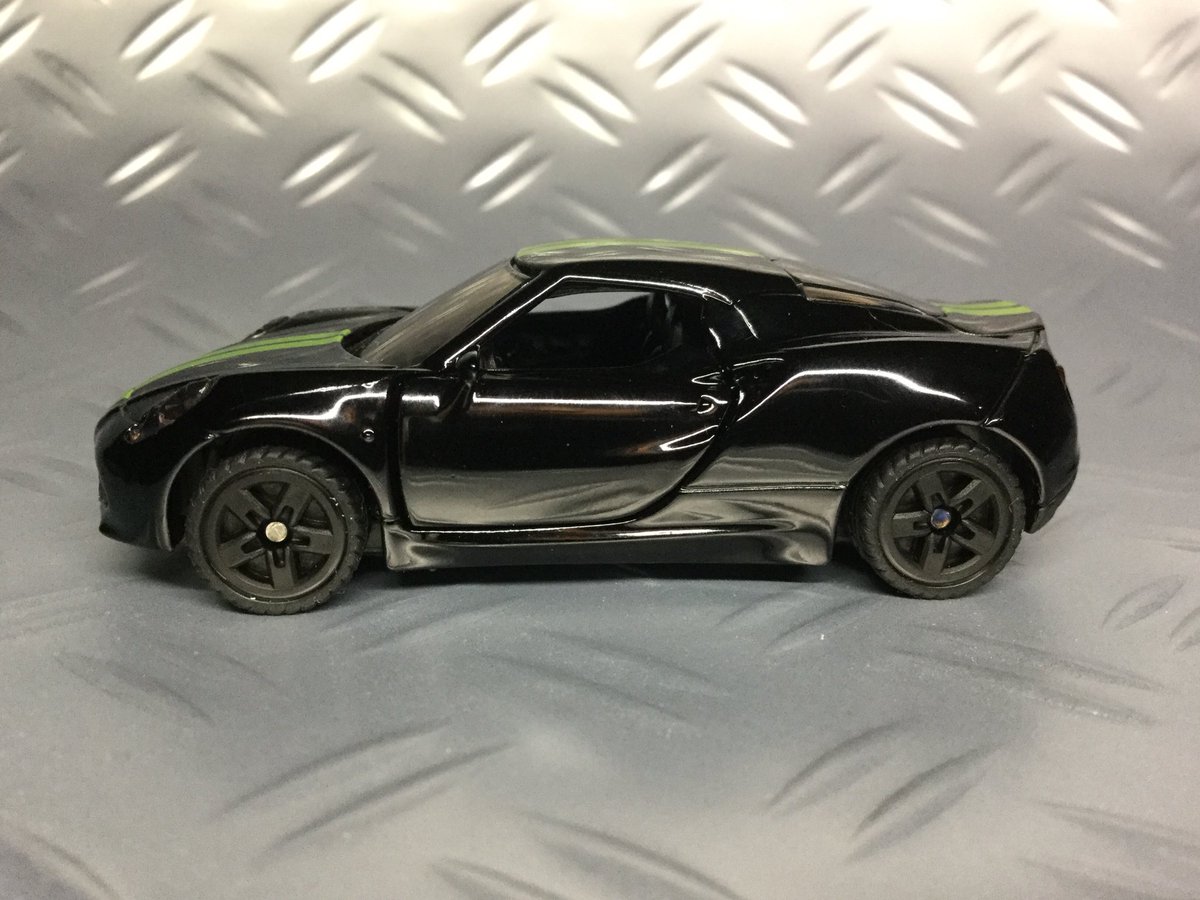 ゲスヤバオ Pa Twitter Siku Alfa Romeo 4c 先月から始まった限定セットの第2弾の1台 モンスターエナジーを彷彿とさせるブラック グリーンという組み合わせがなんともクールだ ジクの4cはちょっと太っちょなイメージだが ブラックによって多少引き締まったような気も