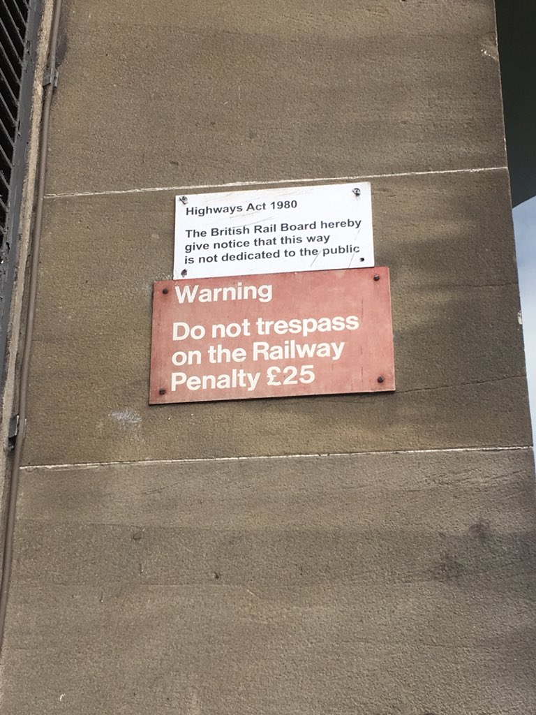 daveinitalia's tweet photo. #Guess where this sign is @LNER https://t.co/ZI5KN6FoOT