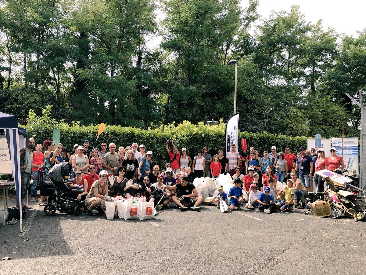 flo_guardiole's tweet photo. Ce matin, j’étais aux côtés des équipes de la #JCE #Béziers et l’#AREpb, bénévoles et habitants, qui ont nettoyé durant 2h les rives de l’Orb dans le cadre du #WorldCleanUpDay #environnement #écologie https://t.co/5hmGVd4qxn