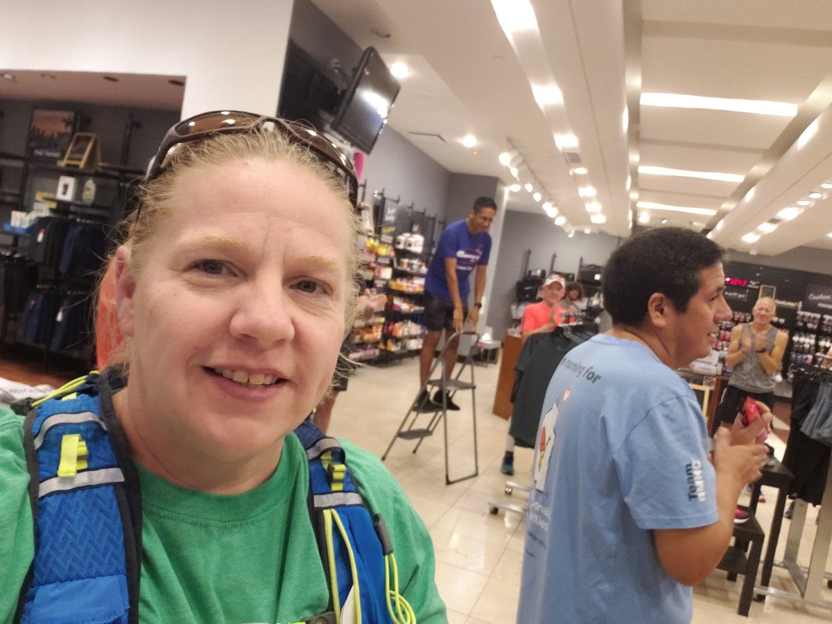 JarushaG's tweet photo. Going for a 20 mile today #chicagomarathon2018 #23days #runnersedge #eladio #rmch https://t.co/76YFw6BQI3
