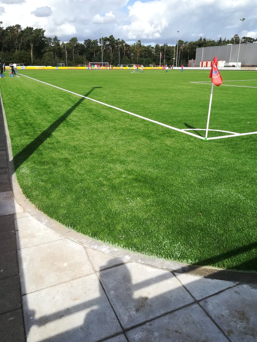 hbeekman's tweet photo. Gloednieuw kunstgrasveld van #DosC in #DenDolder #GemeenteZeist vandaag in gebruik genomen! https://t.co/E9oA4M7V5K