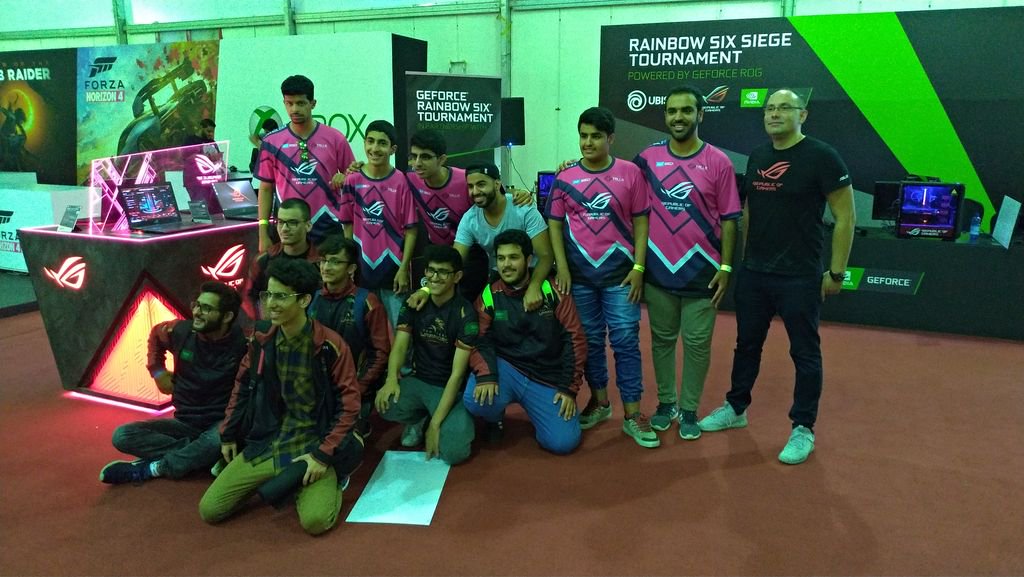 ASUS_Saudia's tweet photo. مبروك لفريق OSH-TEKK-WARRIORS الفوز بالبطولة وحظ اوفر لفريق Yalla eSports الحاصل على المركز الثاني وشكرا للحضور الذين استمتعوا بهذه الدوري الحماسي ..
نراكم قريبا في مسابقات جديدة مع #جمهورية_اللاعبين
#Join_the_republic #gamerscon #ROG_KSA https://t.co/aNS2DWH5p4