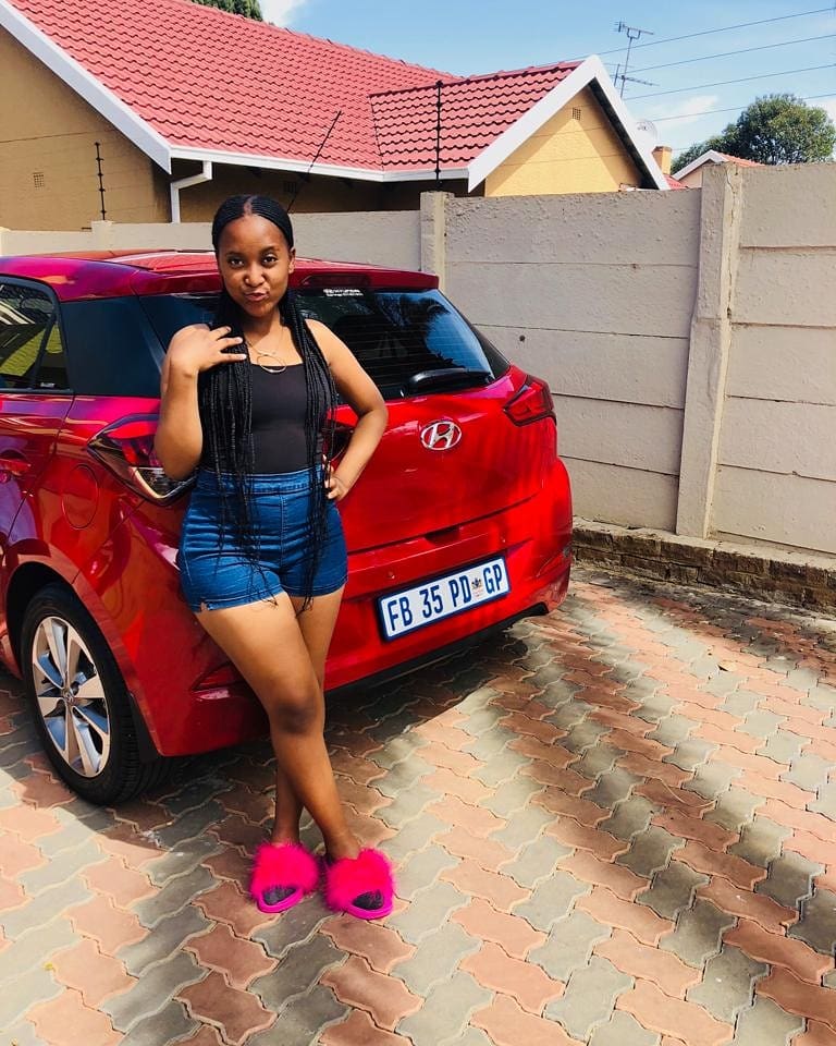 _SAMKELIWE_'s tweet photo. Saturdaying. Don't mind the mkhaba🙃💕 https://t.co/ZYn87jz6ZK