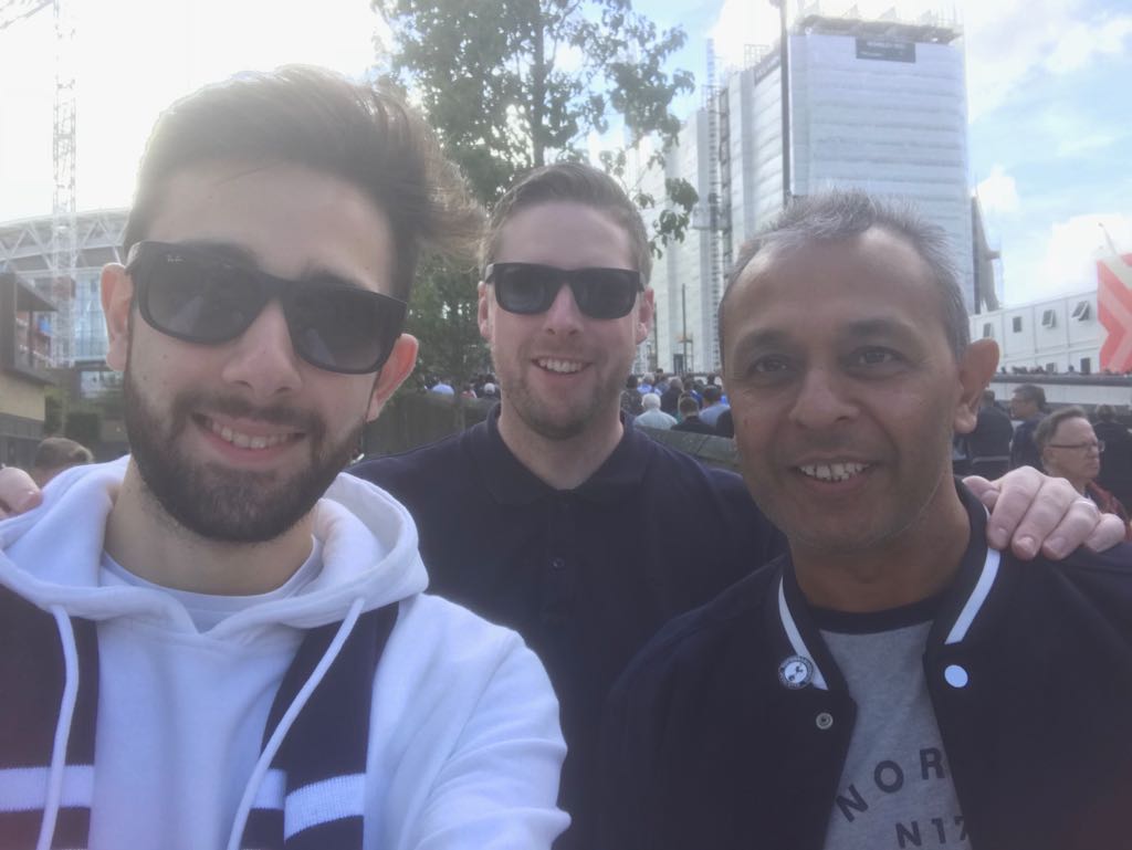 _tobyrawal's tweet photo. @SpursOfficial #TOTLIV dad's birthday! #COYS https://t.co/ky6MP2VjTC