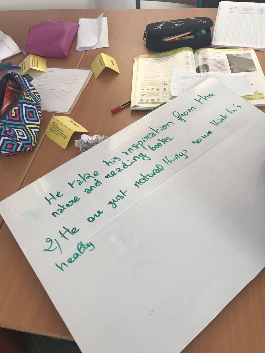 Homemade whiteboards made with cardboard for each station - tableaux blancs en carton fait maison pour chaque ilot #ilot #equipment #diy #yesyoucan #lowbudget #education #groupwork #stations