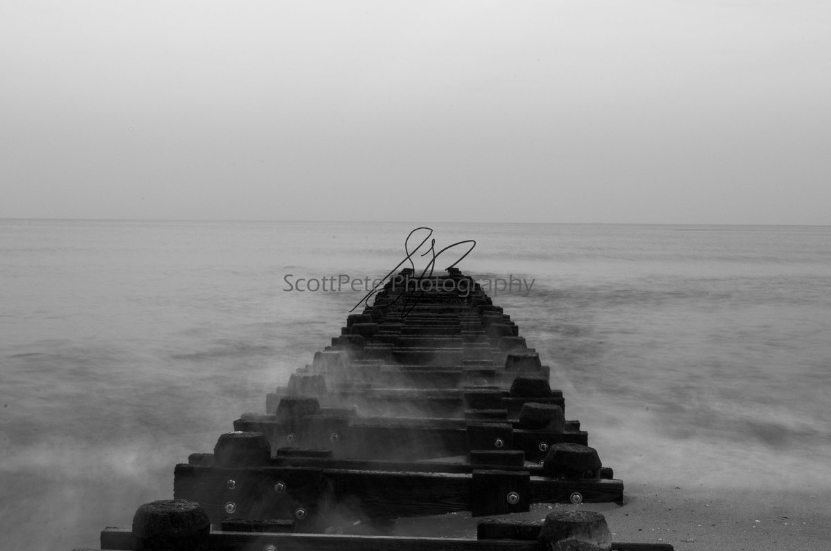 Scottpetephoto's tweet photo. #Oceans #photograph #pier #fog #BlackAndWhite #Monochrome #NewJersey #beach #waves https://t.co/K1cr3kzZtj