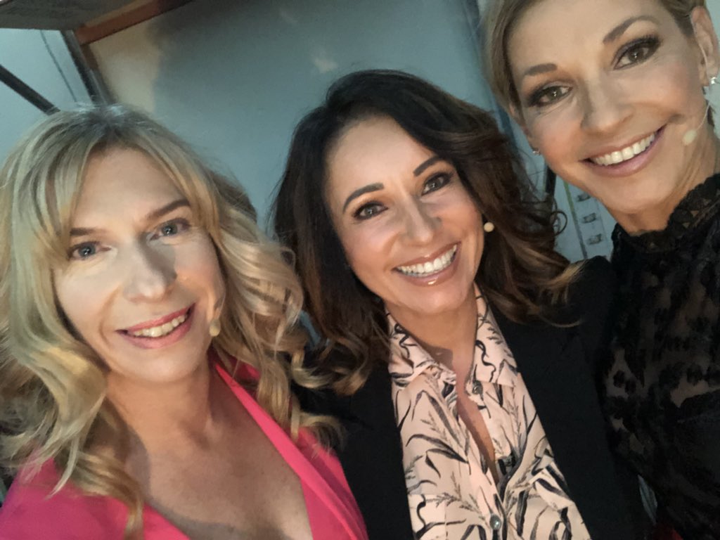 Vanessa_Gold's tweet photo. The best job in the world...back stage, 🎤 up and ready to go. Party Plan Conference. @Jacqueline_Gold @AnnSummers @sophie_crossley https://t.co/cuz21rRfKr