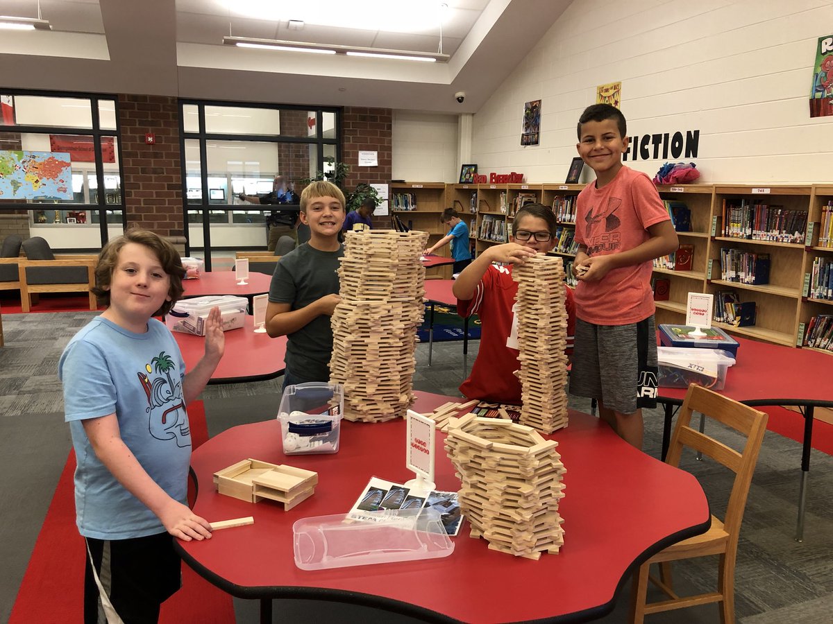 christa0511's tweet photo. @Boone_County @UnleashTheWilde #boone2020 Kids are reading, Making and using those 21 century skills daily in the TES library! https://t.co/3GdI8U6QVR