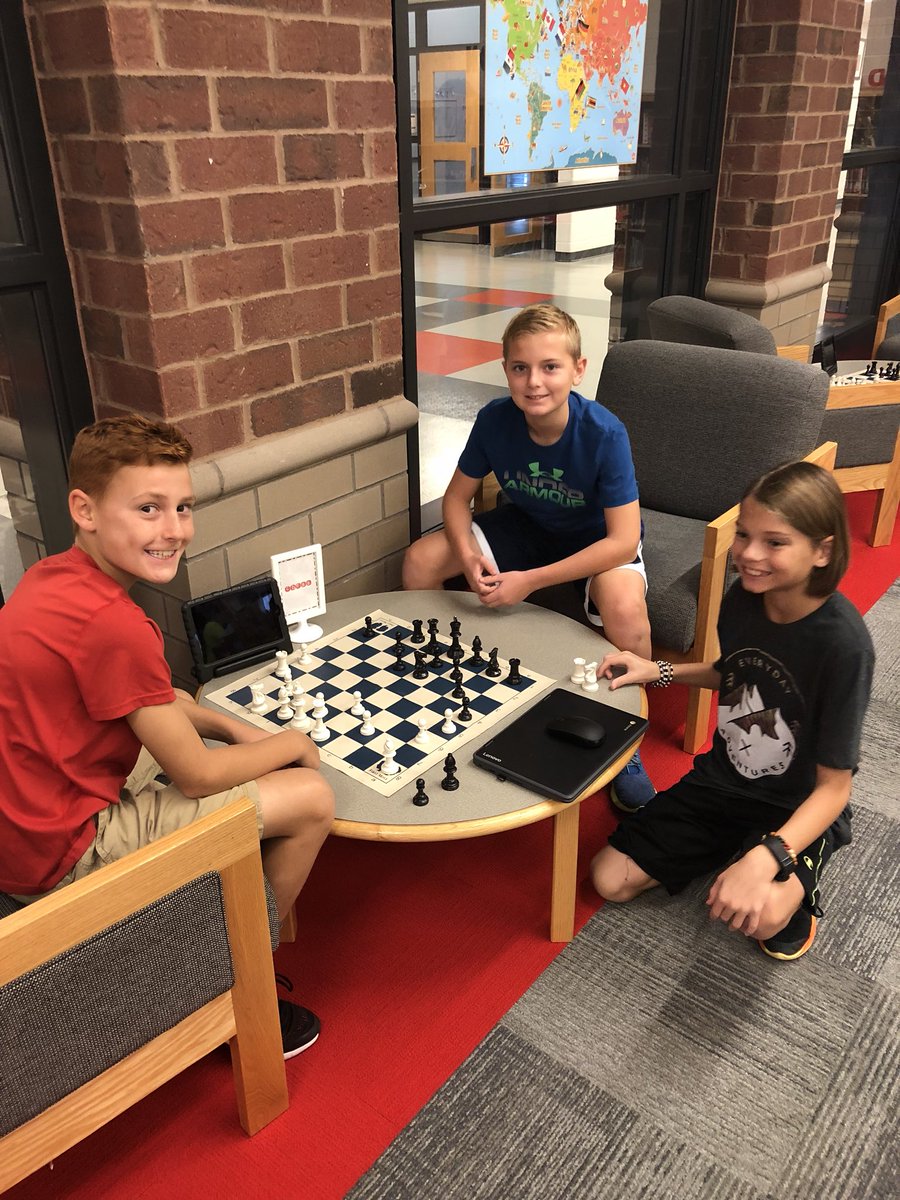 christa0511's tweet photo. @Boone_County @UnleashTheWilde #boone2020 Kids are reading, Making and using those 21 century skills daily in the TES library! https://t.co/3GdI8U6QVR