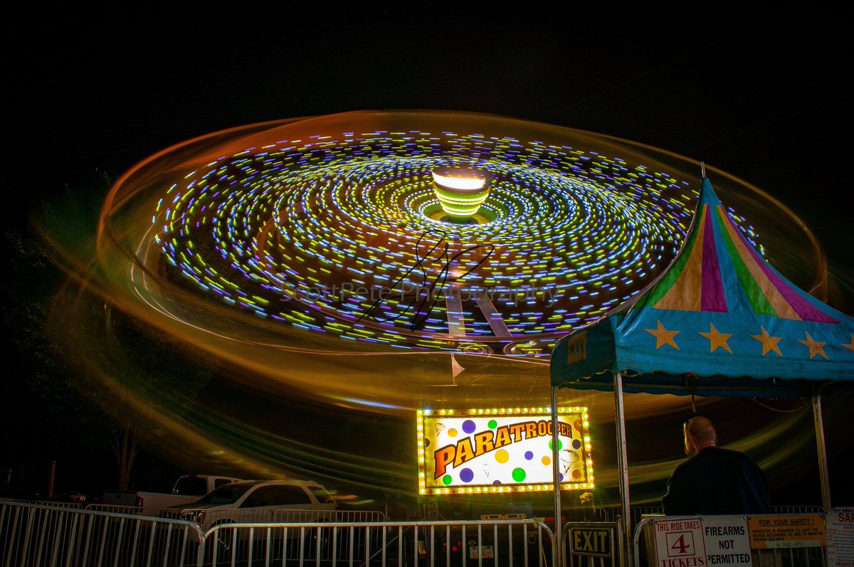 Scottpetephoto's tweet photo. #carnival #longexposure #lighttrails #photograph #nikon #Pennsylvania #spin #nighttime #Dark #LehighValley https://t.co/qPeu44iTAU
