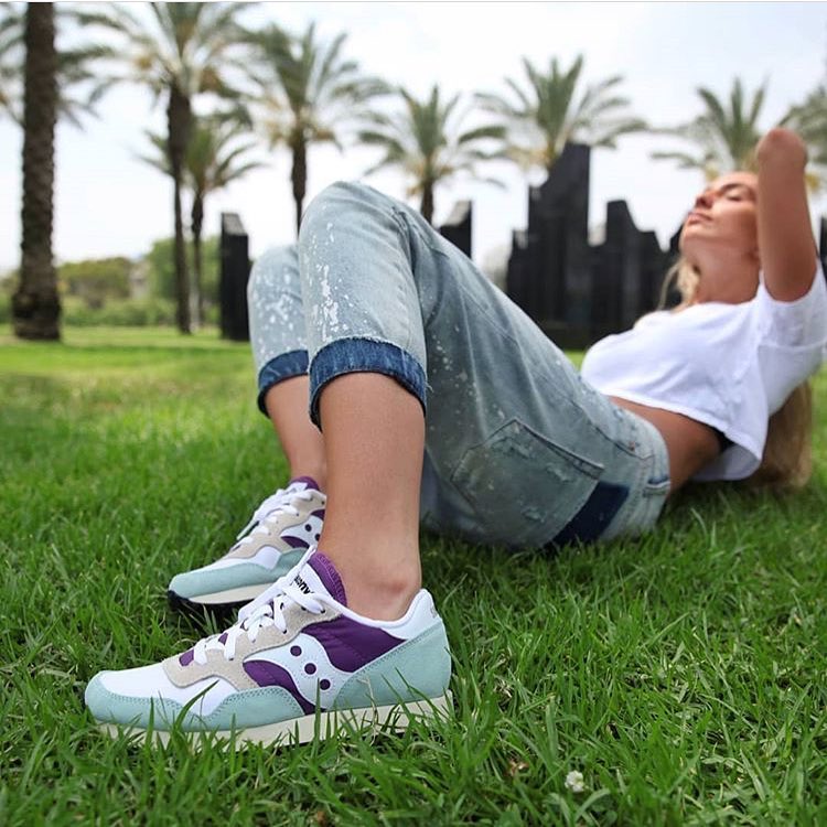 SauconyLATAM's tweet photo. Así de #relax te sientes cuando llega el viernes. Cuéntanos ¿qué modelo de Saucony #OriginatorsOnly usarás hoy? 😎 https://t.co/ccBpex2D8Z