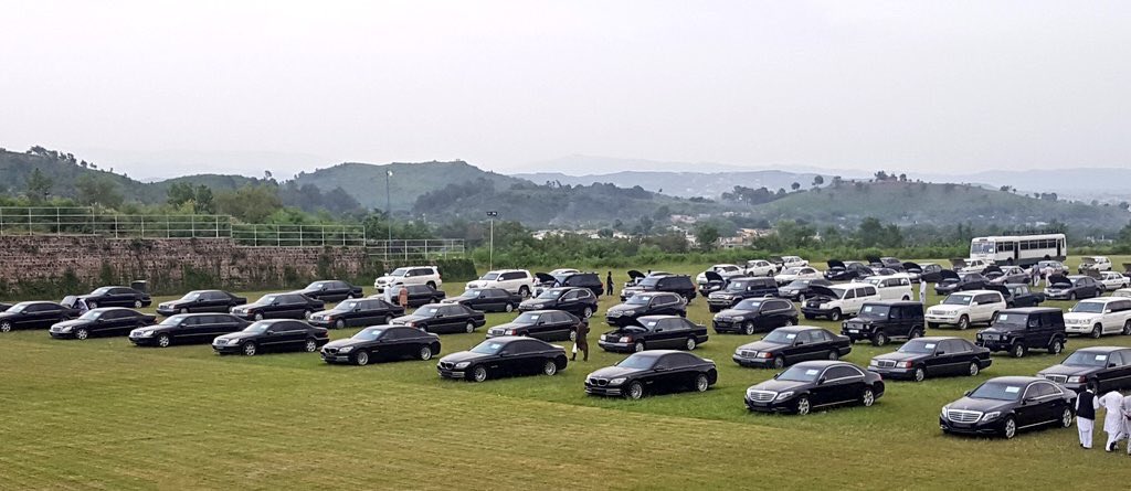 AliDtech365's tweet photo. @betterpakistan Ahsan Iqbal, I think your are wearing donkey spectacles that’s why your eyes are not detecting the real pictures of all the vehicles. https://t.co/xcA4XA86aU