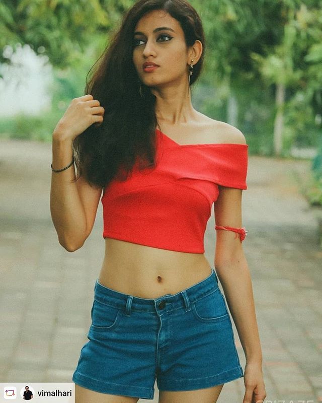 crizaze_models's tweet photo. #Rensta #Repost: @vimalhari via @renstapp ···
“ Photography 📷 @vimalhari 
Agency: @crizaze @vimalhari @parwanikavita
Model: @tanushrimishra13
.
.
#fashion #fashionphotography #photoshoot #portraitphotography #outdoorshoot  #earring #crizaze #crizazem… https://t.co/yXYHrqZf5F https://t.co/pqf2WP1Kfj