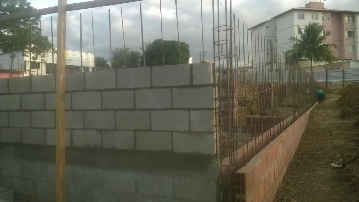 BOM  DIA, VENHA CONSTRUIR CONOSCO, 55(77)98859-0104
Construirmos, Casas, Galpões, Reformas atendemos, Empresses, Particulares, e Executivos.