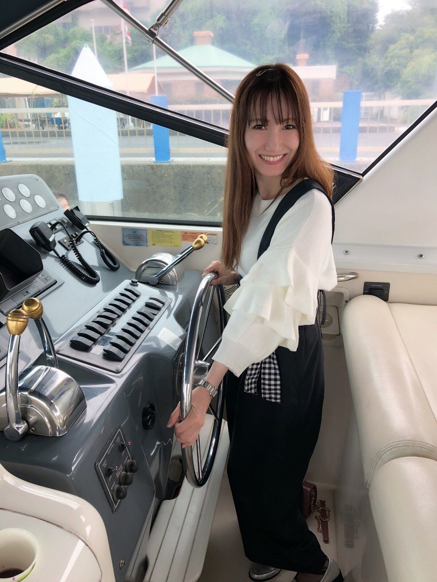 鈴瑚ringo りんごりん 45歳地下最年長アイドルｗ A Twitter 3連休初日 みんなは何してたかにゃ 鈴瑚は今週末のイベント出演は無しなので 初めてお船運転して鮪釣ってキタよ 笑 マグロッッッ プラベ写真 東京夢の島マリーナ クルージング