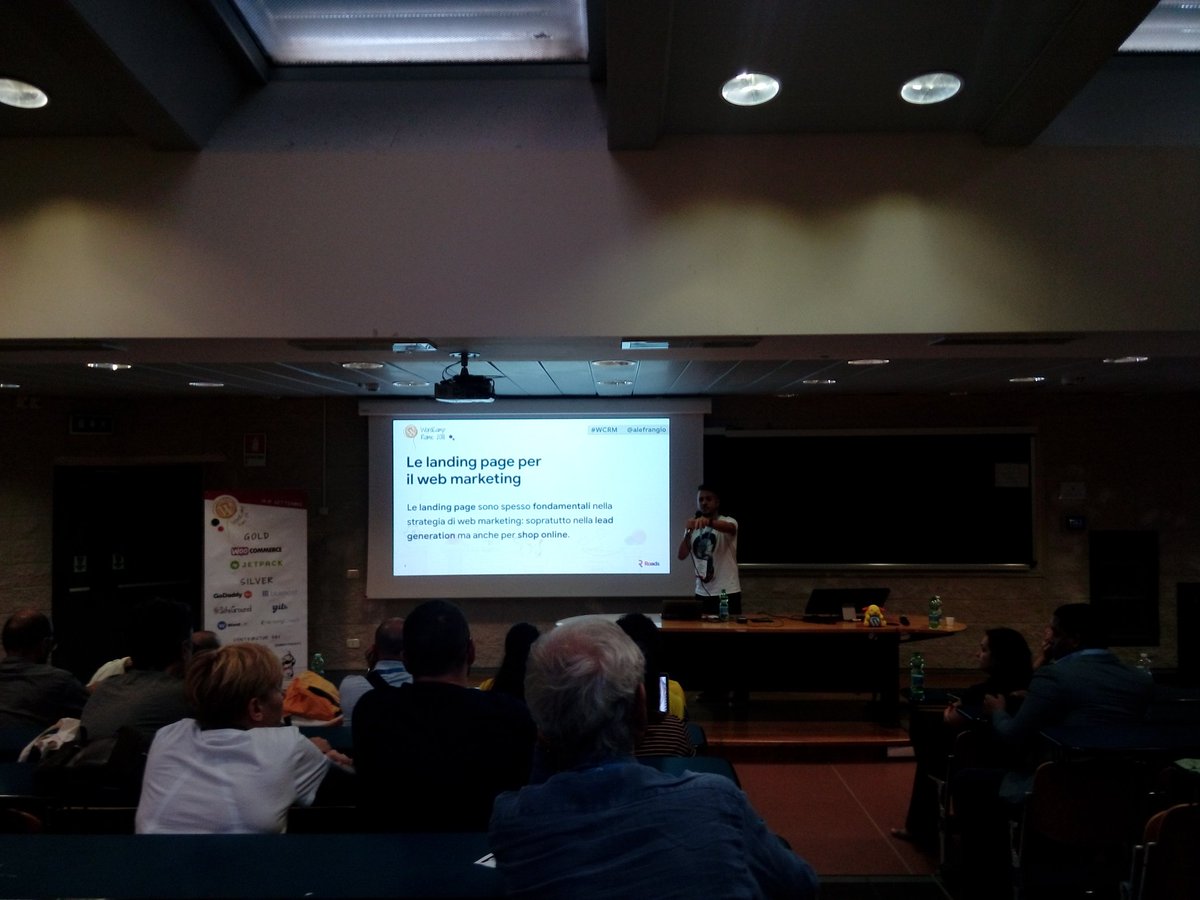 "Le #landingpage influiscono direttamente sulla qualità delle #conversioni" @alefrangio ci spiega come ottimizzarle #WCRM
