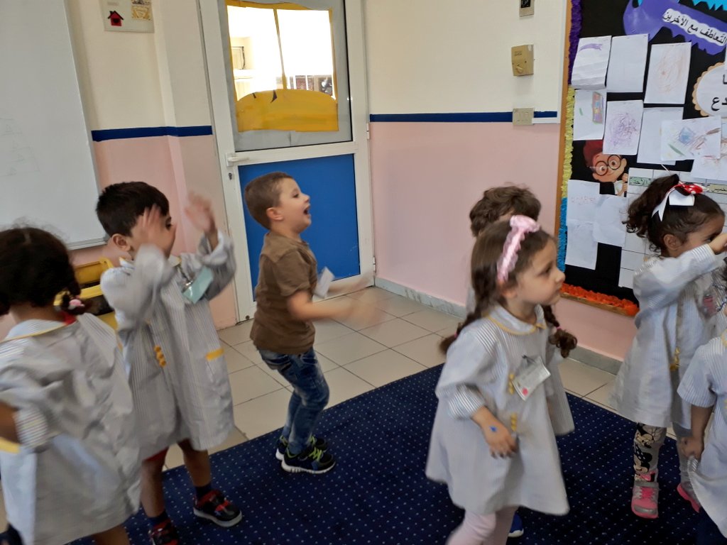 SouadGhorabi's tweet photo. This is how we start our school day 😍 KGII "A" learners #circle_time @DawhaHighSchool https://t.co/XIIlEjvwu5