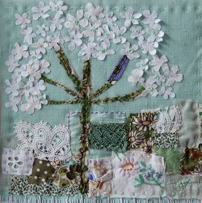 NetworkArtistsN's tweet photo. *Member Spotlight*

Emma Mears "I create #landscapes and #seascapes...I enjoy exploring a range of techniques such as; #handembroidery, hand and machine #appliqué, #collage and layering to create #texture and a #quilted affect." 

Find out more - https://t.co/TlAvCawMUc https://t.co/3VTbKQK7TB