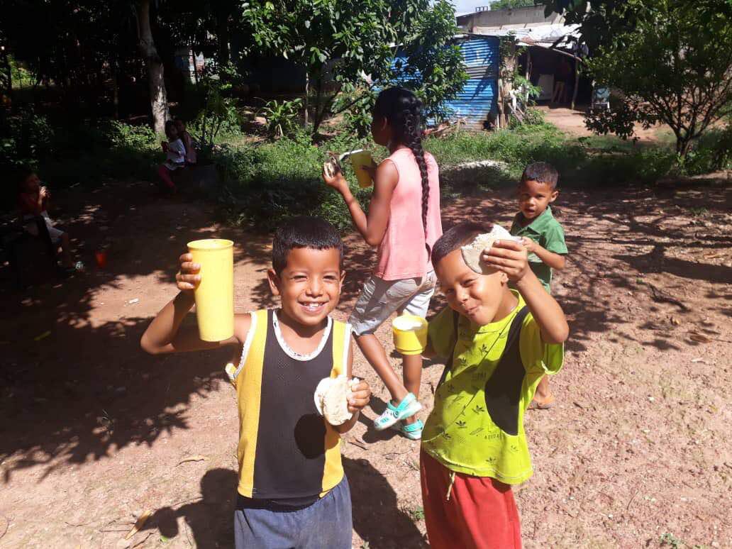 #15Sep Nuestra Sec.Municipal <a href="/Marianelacorral/">Marianela Corral</a> junto al gran equipo de #Zamora  realizaron una jornada solidaria para los niños del sector Las Azucenas en Punta de Mata. Gracias a Dios Seguimos adelante con nuestro programa #MigatoHumanista #Monagas