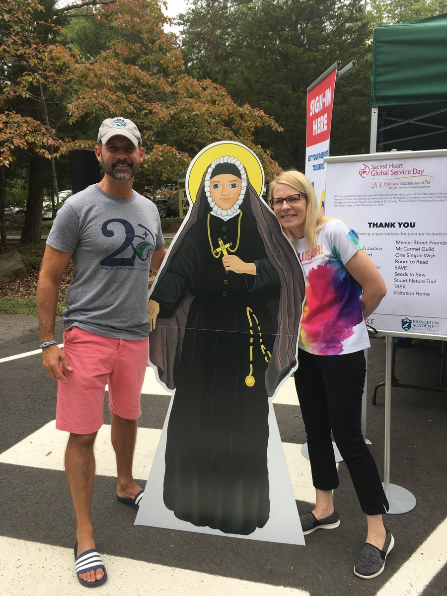 PrincetonAcadSH's tweet photo. Head of School Patty Fagin &amp; Headmaster @rikdugan are ready to serve! #SacredHeartService #CoeurValues #WeAreSacredHeart #flatphilippine https://t.co/r2TynYG3jX