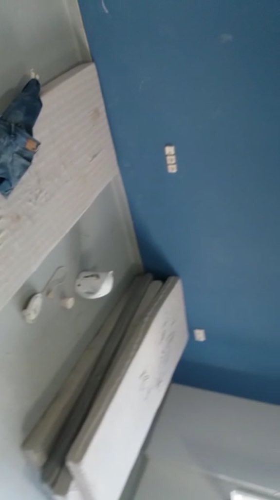 Okulların açılmasına bir gün kala ne yurdumuz ne de okulumuz var yerleşmemiz beklenilen yurtta  su ve yatak bile yok sınav senemizde mağdur ediliyoruz #AnkaraFenLisesi <a href="/ahbapplatformu/">Ahbap Platformu</a> @Ahbap_Ankara <a href="/haluk_levent/">Haluk Levent</a> @AnkaraFen_Resmi <a href="/AnkaraValiligi/">T.C. Ankara Valiliği</a> <a href="/TopacaErcan/">Ercan Topaca</a>