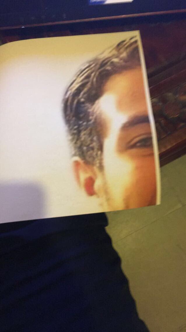 Hedi692's tweet image. A l’époque au lycée mon shab il était absent du coup j’l’avait imprimer on a fait la photo de classe avec