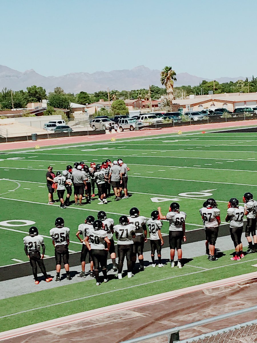 rivette3's tweet photo. Watching our 8th grade play! Thanks José for inviting me! #football #WeSoar #support #KeepMyWord https://t.co/yxnx8vEcDM