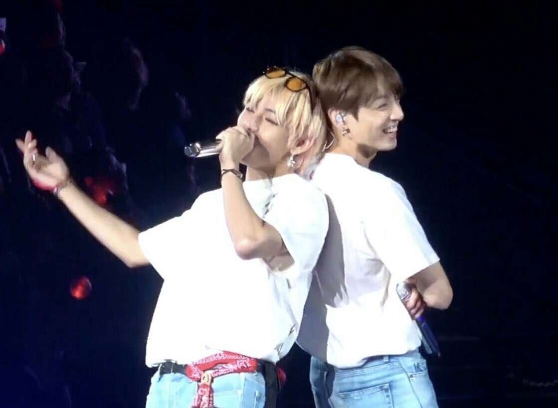 They always find a way to make all their stages special! The glee in their eyes and the way they smile makes me really wanna cry!  #vkook  #kookv  #taekook 