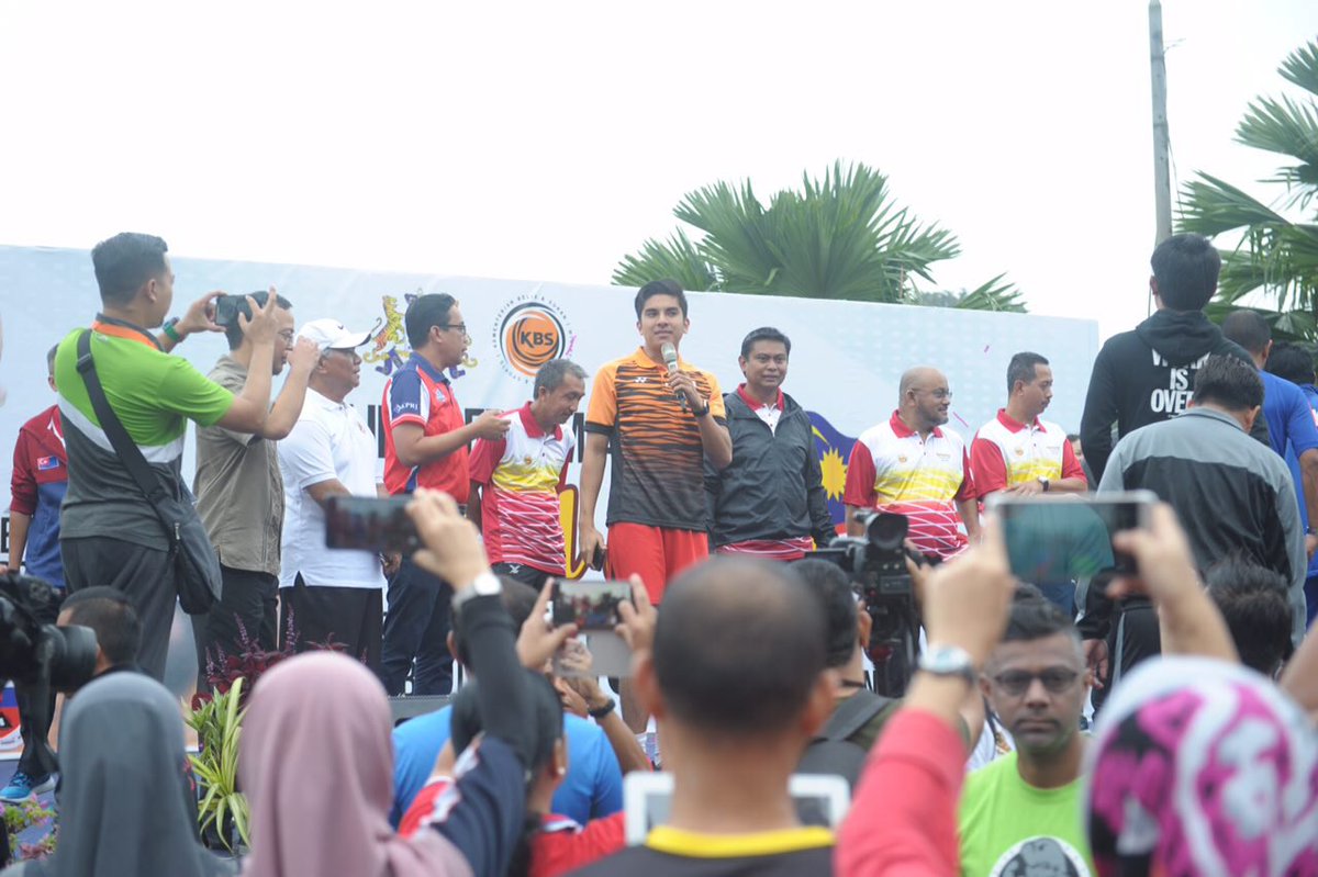 4. Disamping itu, saya juga telah memaklumkan warga Muar ketika di Karnival Sukan Merdeka pagi tadi bahawa projek Hab Anak Muda di Tanjung Ketapang telah pun diluluskan, dan kerja-kerja pembinaannya akan bermula pada awal tahun 2019.
.
#MuoMutiaraJohor