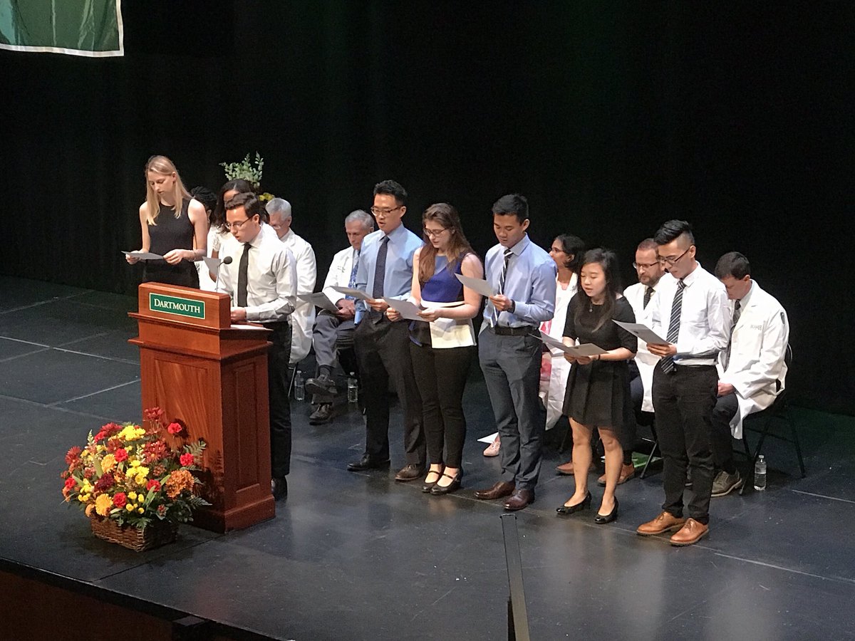 GeiselMed's tweet photo. #geisel22s recite their class mission statement at #whitecoatceremony https://t.co/5NKO4w53Pe