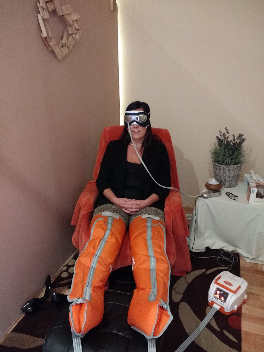 Wellness_MIGUN's tweet photo. Air pressure therapy for legs and Eye massage. All done  while you have your clothes on👍 Benefits are:
☑️ No more tired legs and eyes
☑️ Reduces pain , fatigue and tension.
☑️ Excellent relaxing tool for itchy,dry and tired eyes
☑️More flexibility and energy https://t.co/ZFC6zPS6R3