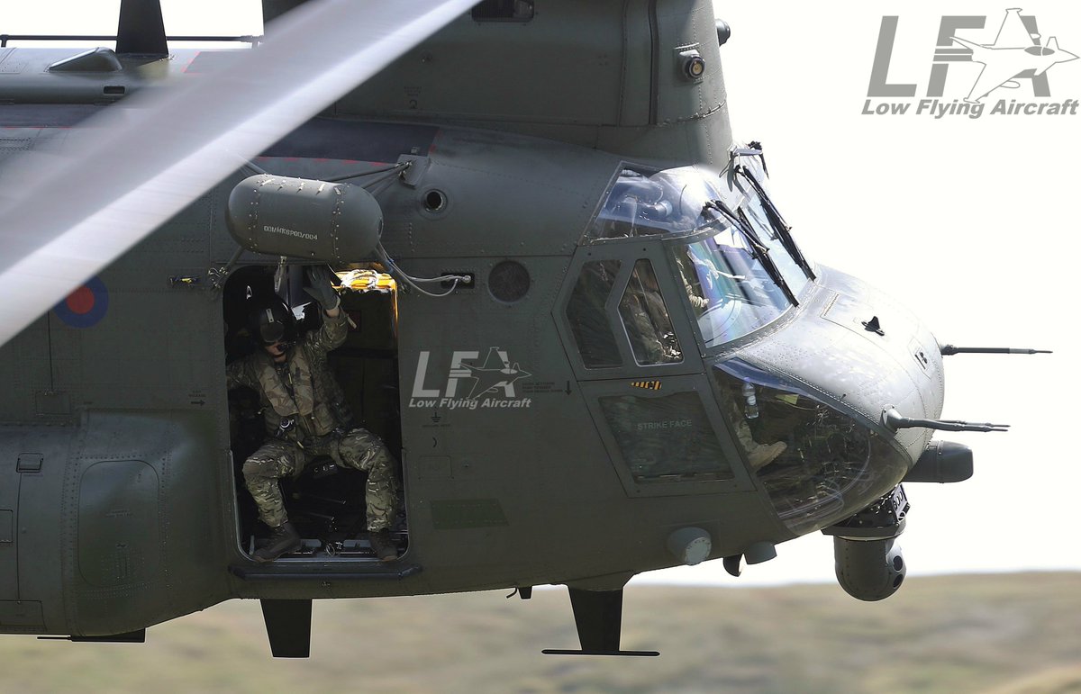 LFAJamie's tweet photo. @RoyalAirForce CH47 Chinook flying through the Mach Loop, with Crewman on door duty!

This photograph was taken by our photographer, @Dafyddphillips8 
#CH47 #Chinook #RAF #RoyalAirForce #RAFChinook #Crewman #Soldier #AirForce #RAFCrew #RAFCrewman #OfficeShot #Cockpit https://t.co/RAiOG25INh