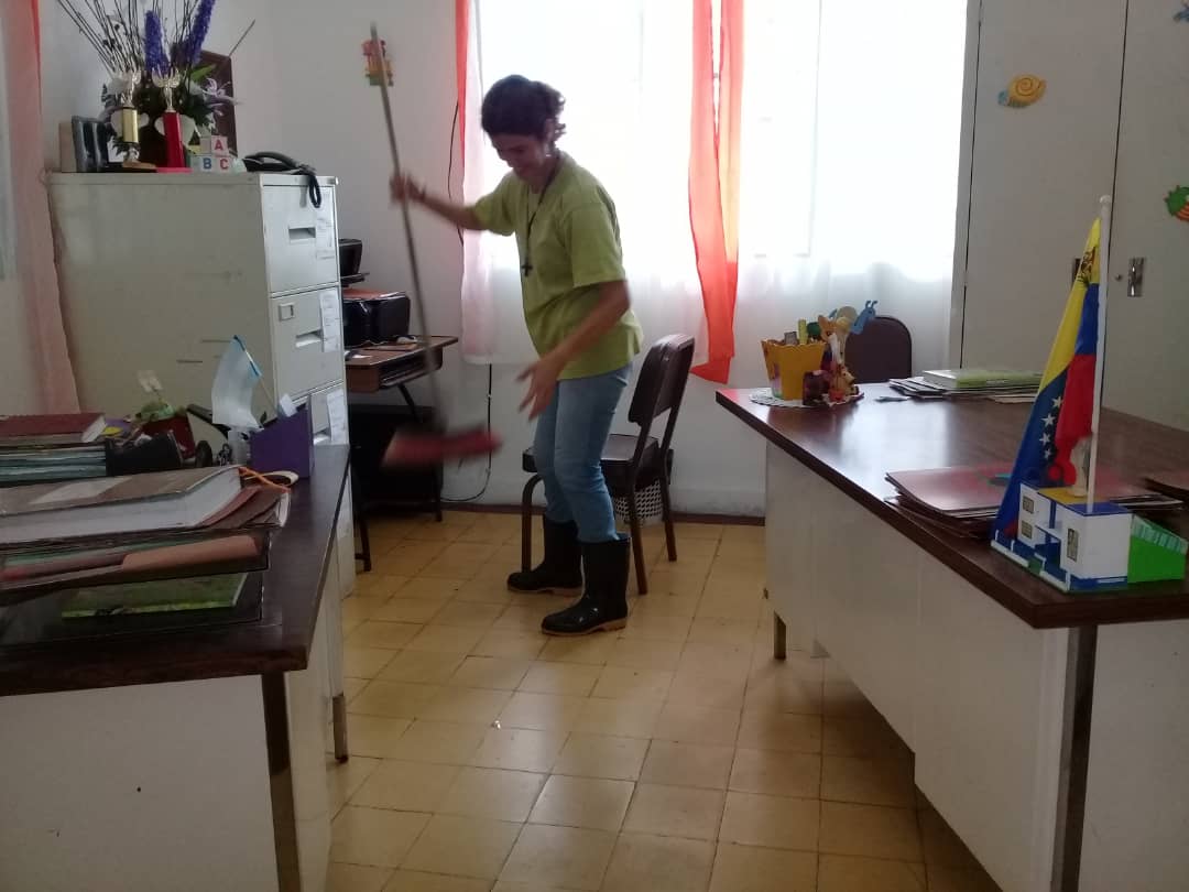 CEIMonsJauregui's tweet photo. Preparando nuestra institución para el inicio a clases #EstaEsMiEscuela #Táchira #Jáuregui #Inicial @charlychaves @ZonaEducTachira @MPPEDUCACION https://t.co/rmuImJwIpE