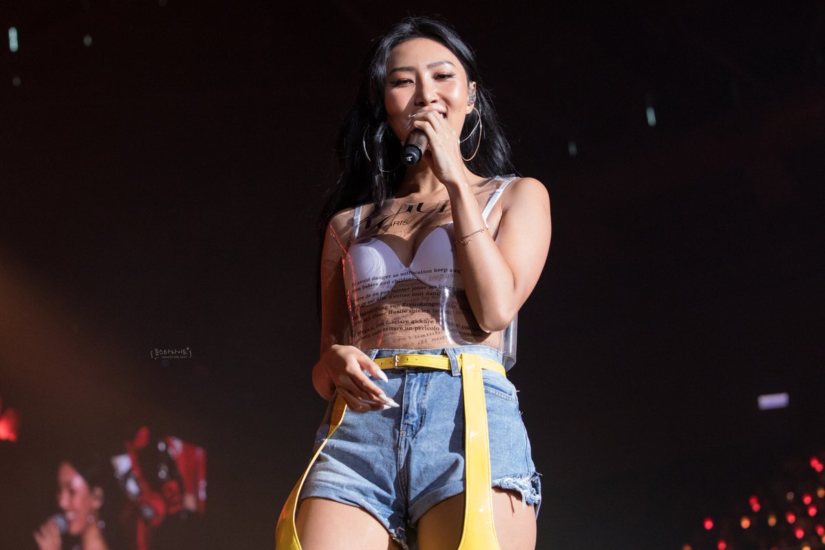 MSL_1222's tweet photo. 180901 마마무 포시즌 콘서트 in 대만 (1)
#마마무 #화사 #MAMAMOO #HWASA
>>https://t.co/nGUhDt2dJ5
>>https://t.co/iQehCxQUgi
>>https://t.co/mJl4OAySRd
>>https://t.co/tKqR9EbIJx https://t.co/oMPgtR2QAp