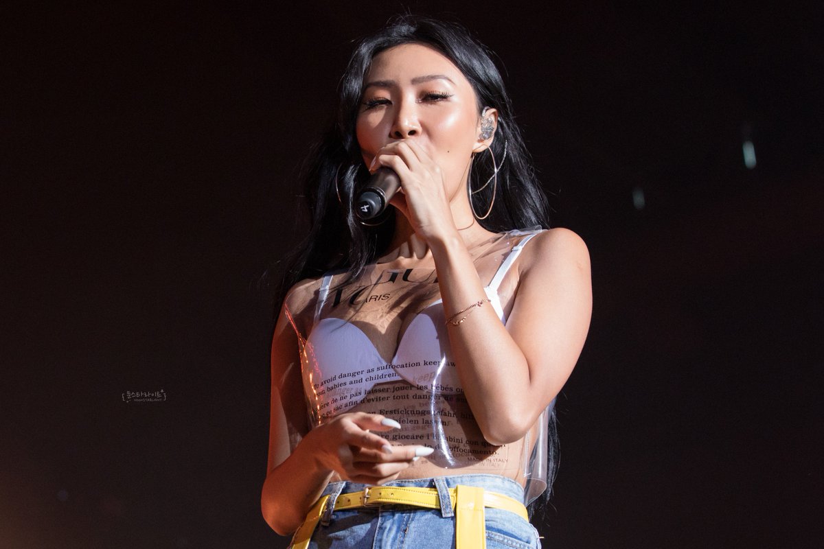 MSL_1222's tweet photo. 180901 마마무 포시즌 콘서트 in 대만 (1)
#마마무 #화사 #MAMAMOO #HWASA
>>https://t.co/nGUhDt2dJ5
>>https://t.co/iQehCxQUgi
>>https://t.co/mJl4OAySRd
>>https://t.co/tKqR9EbIJx https://t.co/oMPgtR2QAp