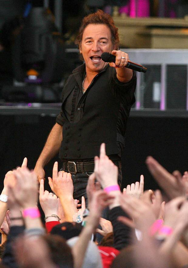Niall Horan as Bruce Springsteen: A thread