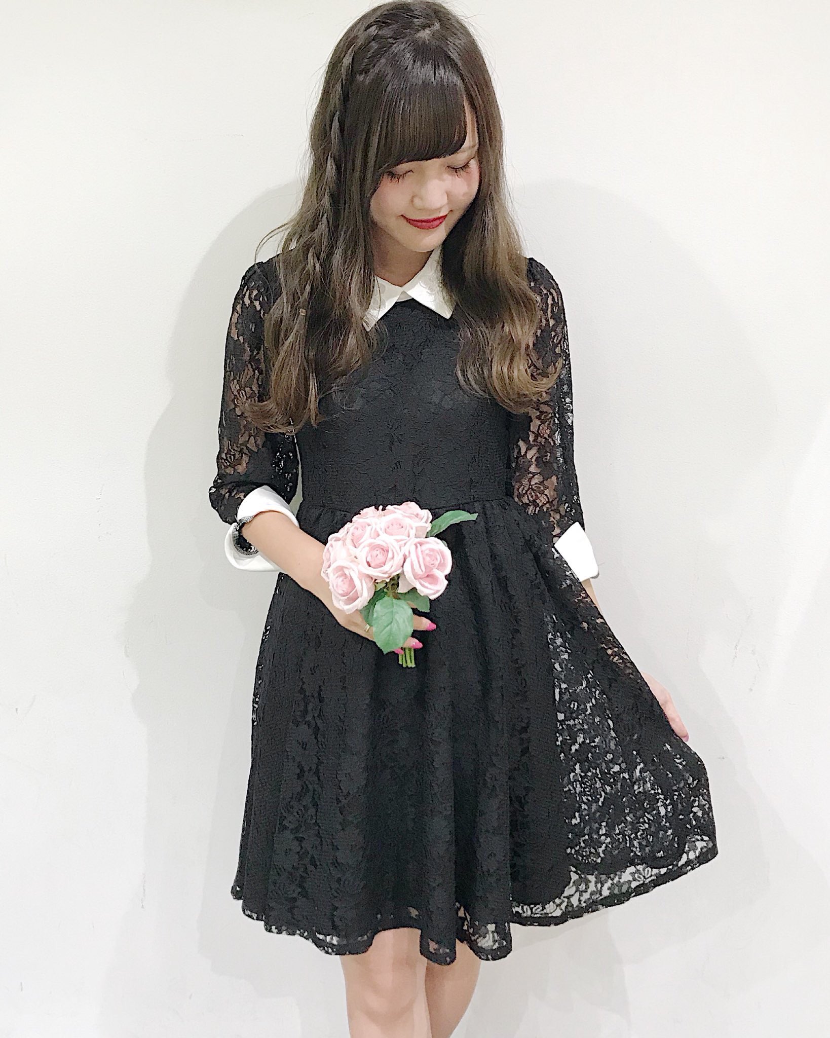 Evelyn Evelyn ラフォーレ原宿店 本日の売れ筋商品 原宿限定ワンピース 襟にお花が付いていて 総レースのお上品な ワンピース 白と黒の2色展開なので お友達とのお揃いにおすすめです 6 000以上で原宿店限定 スマホライトも